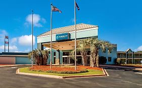 Clarion Inn & Suites Florence - Darlington